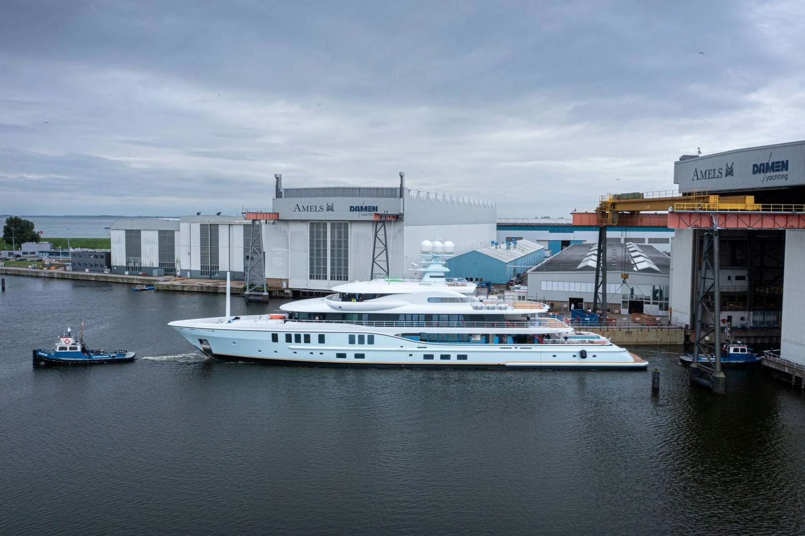 Amels 242 06
