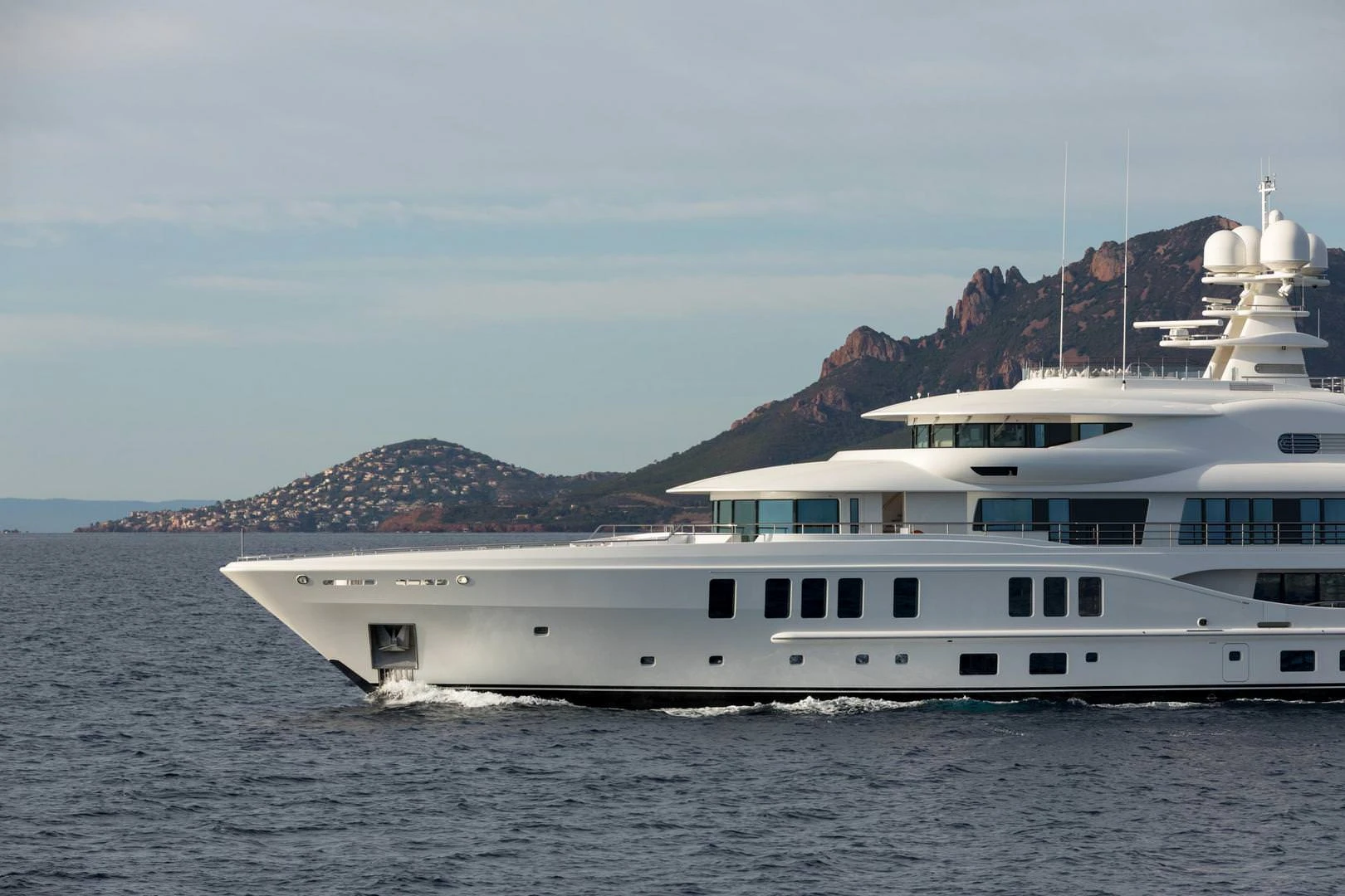 Amels 242 02