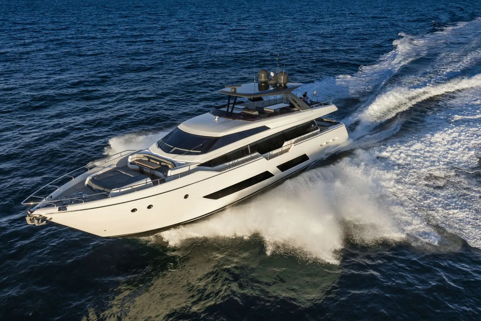 Ferretti 850 1900