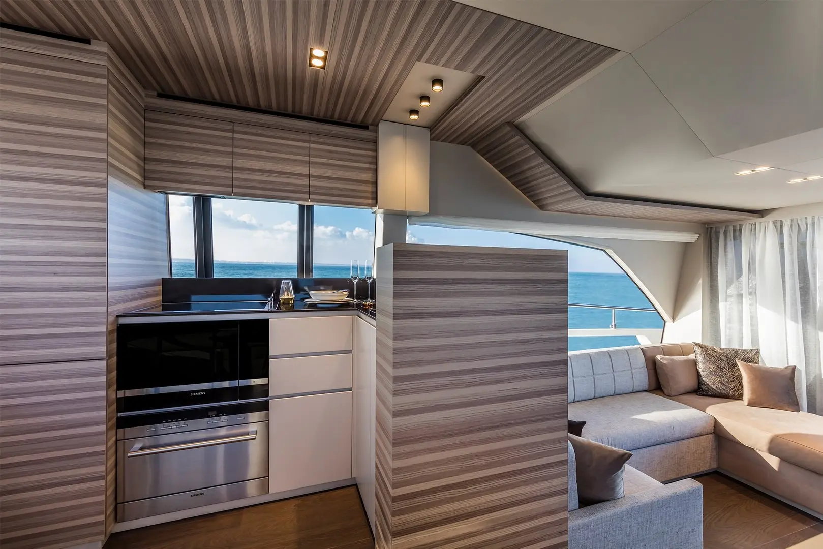  Ferretti 670
