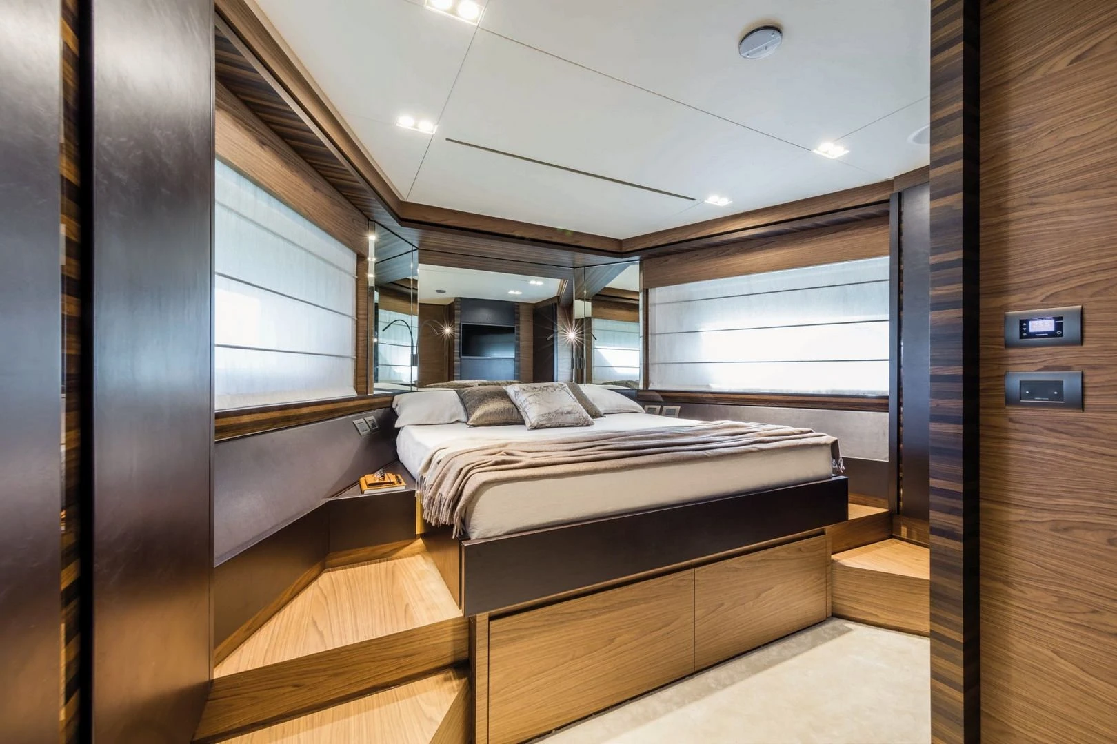 Ferretti 670 1000