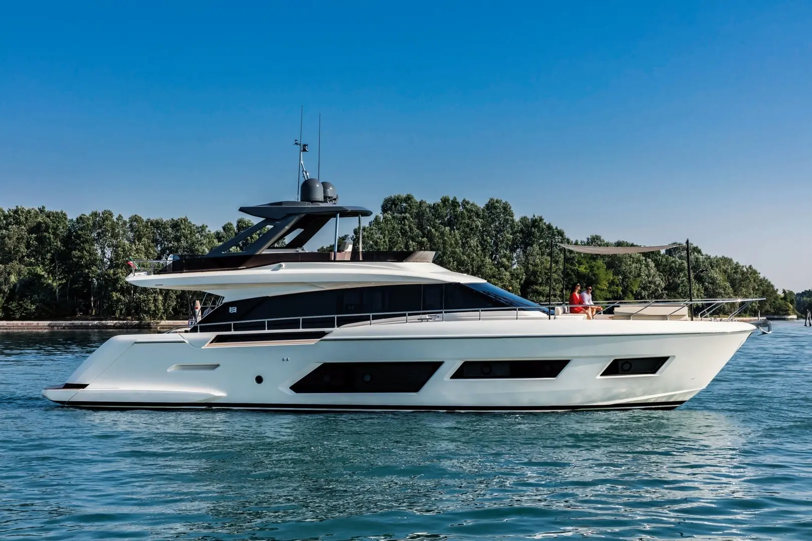  Ferretti 670