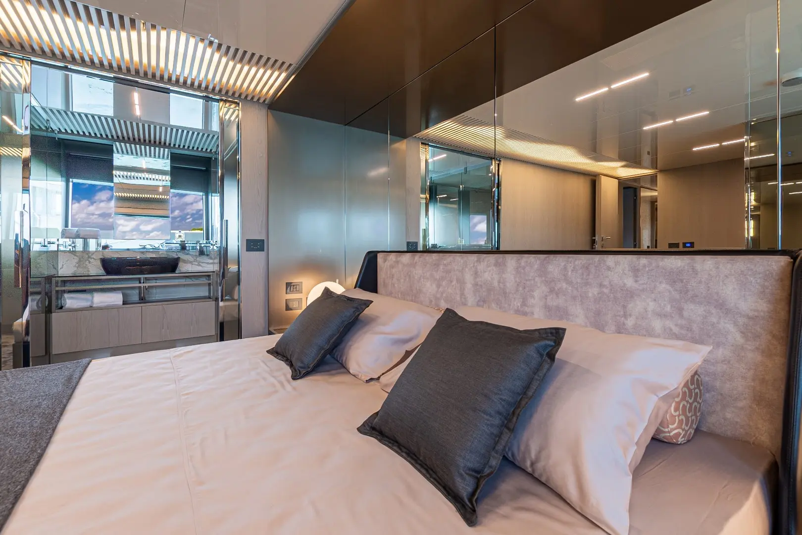 Ferretti 850 1900