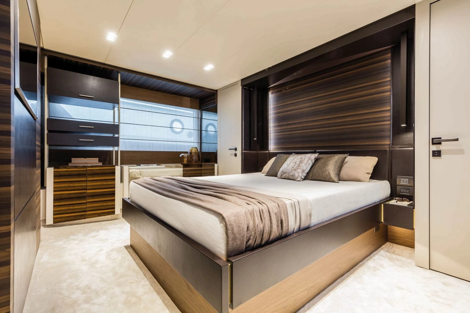 Ferretti 670 1000