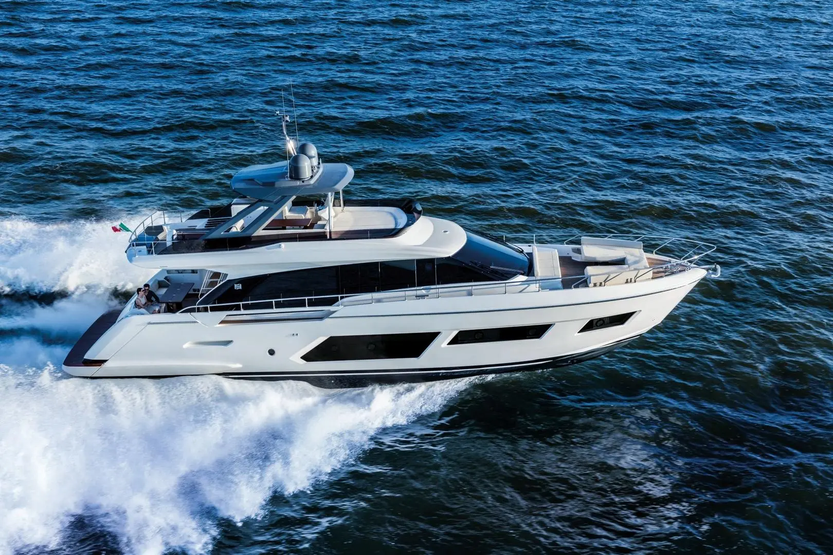  Ferretti 670