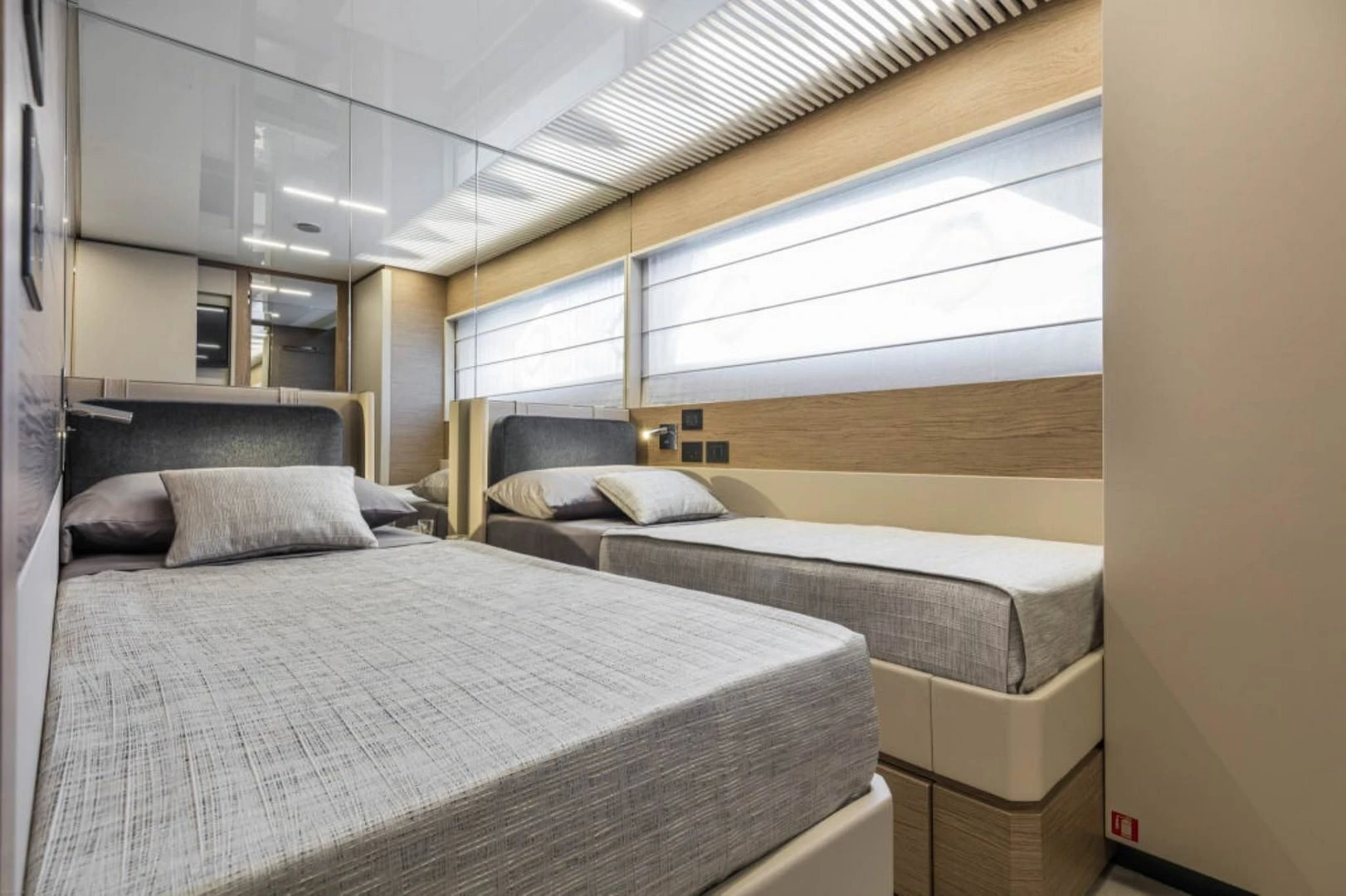Ferretti  920 2000 M96L