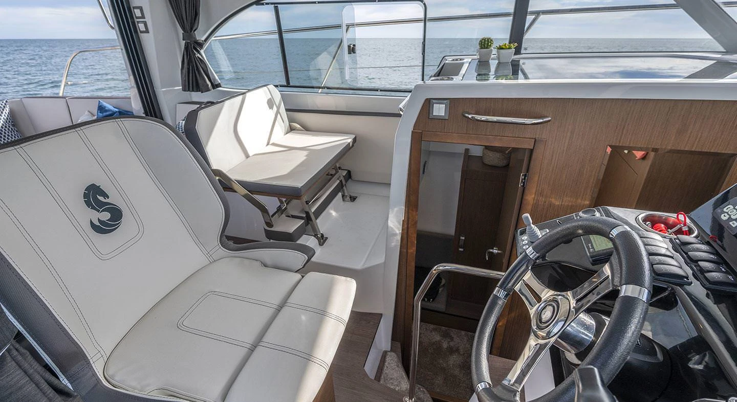 Beneteau Antares 11 flybridge 