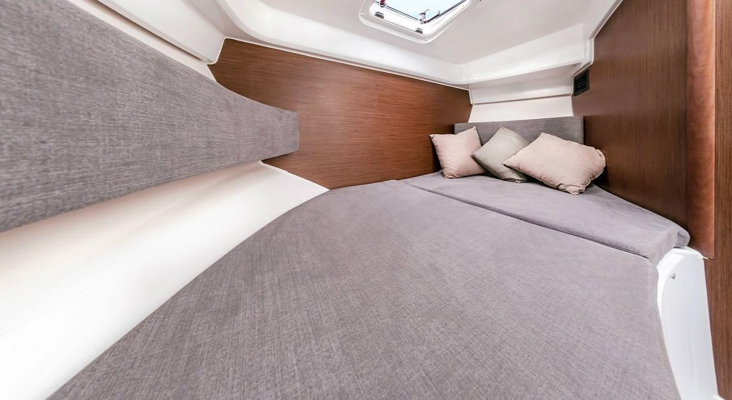 Beneteau Antares 8 Fishing Version