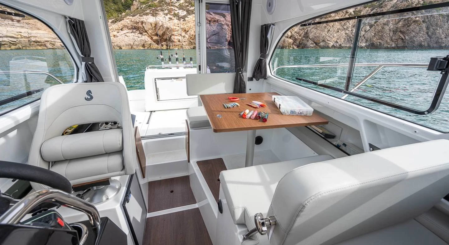 Beneteau Antares 8 Fishing Version