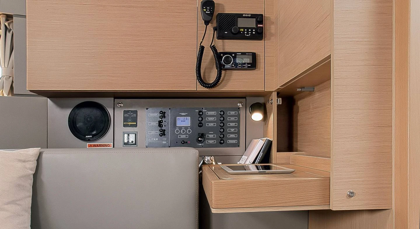 Beneteau Oceanis 38 1