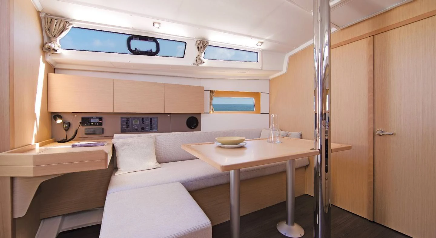 Beneteau Oceanis 38 1