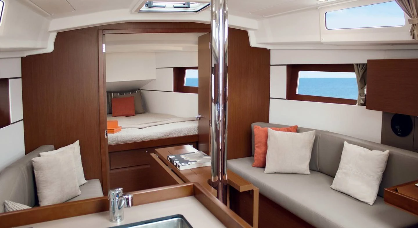 Beneteau Oceanis 38 1