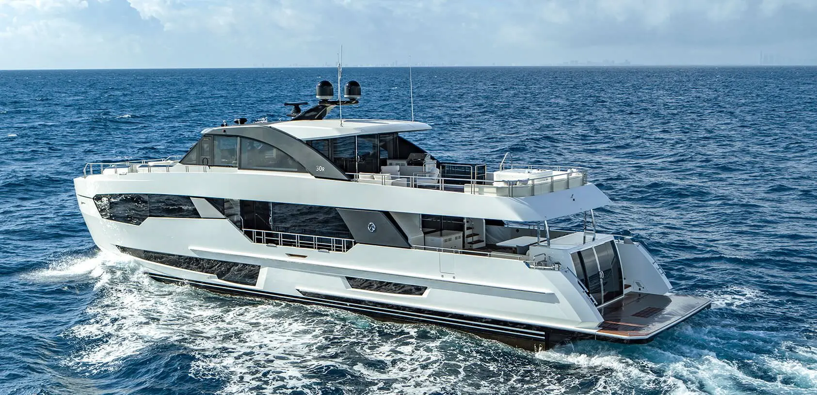 OceanAlexander 30R Skylounge