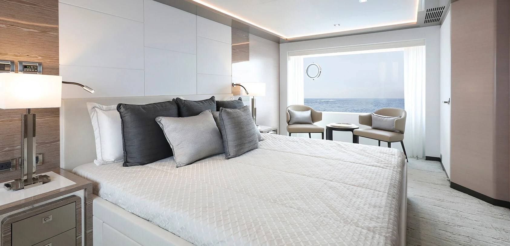 OceanAlexander 30R Skylounge