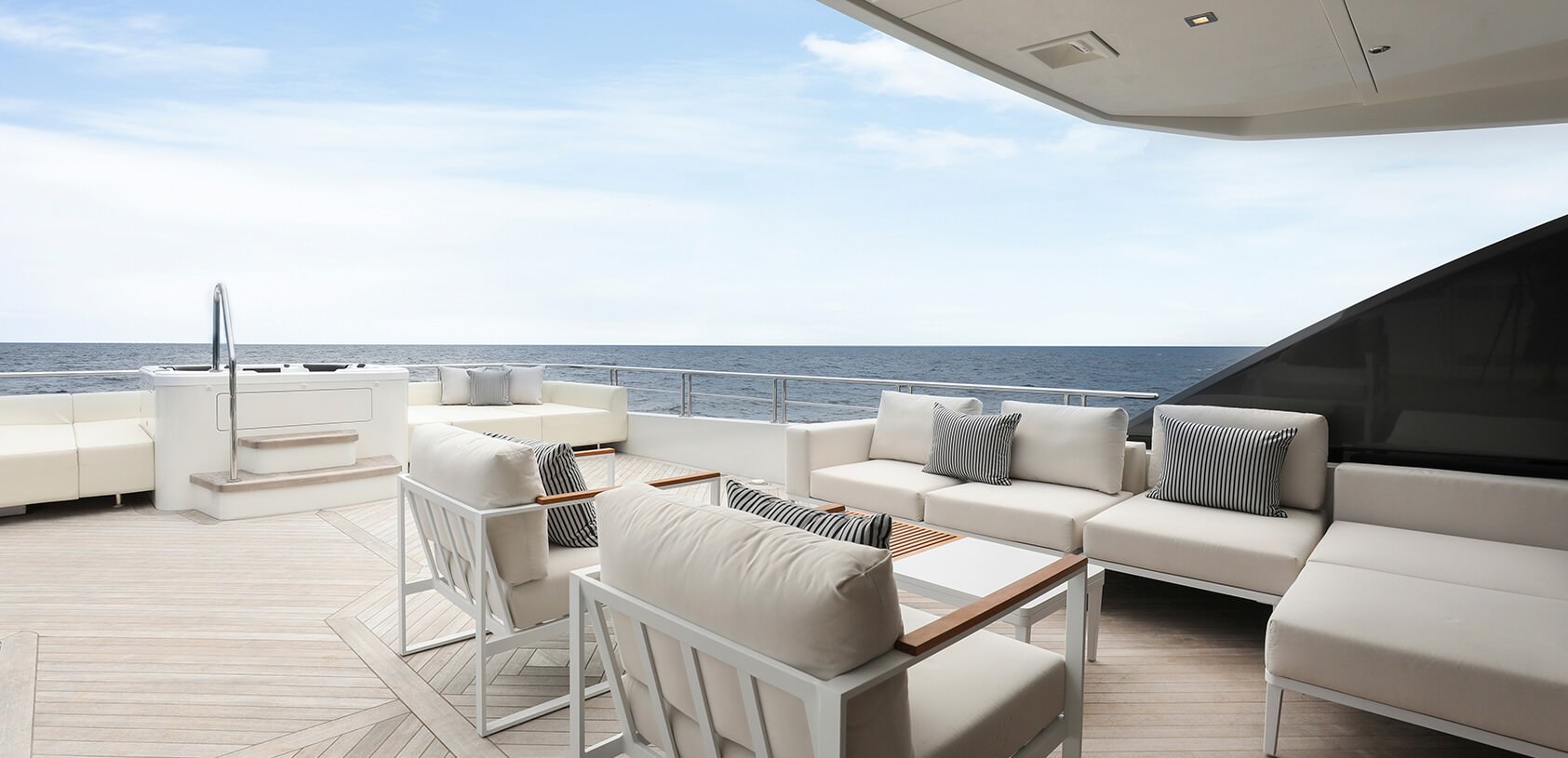 OceanAlexander 30R Skylounge