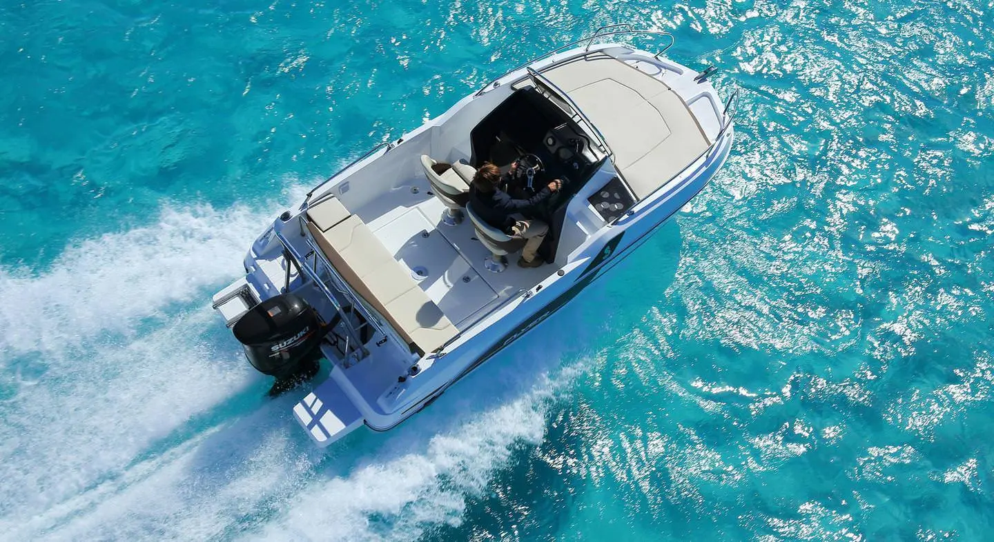 The Beneteau Flyer 5 5 Sun deck