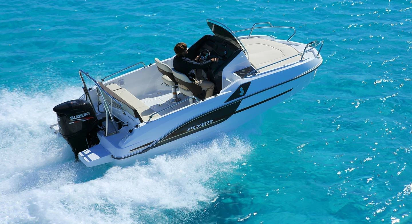 The Beneteau Flyer 5 5 Sun deck