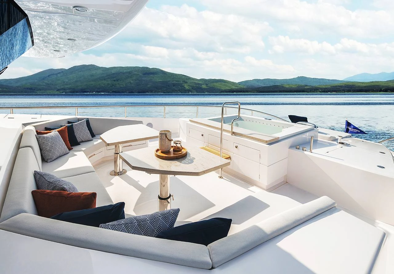 Horizon FD110 Tri-deck