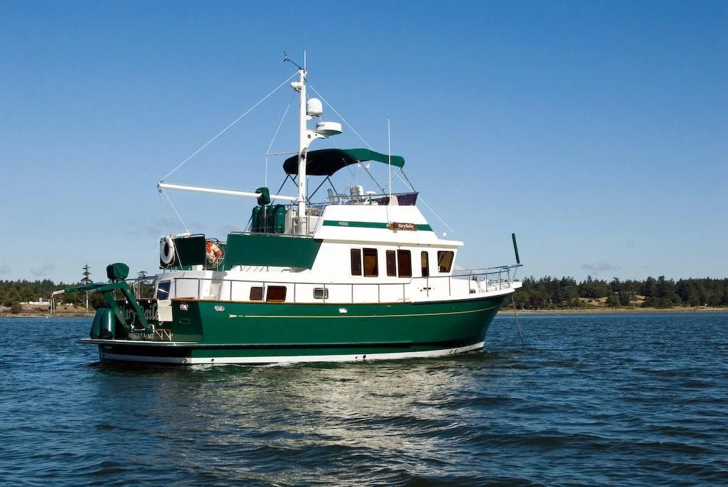 8 Voyager Aft-cabin