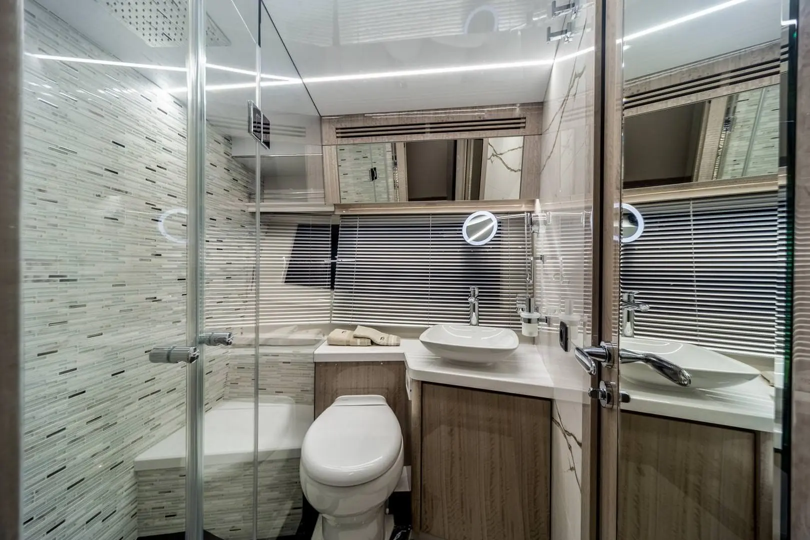 Galeon 700 SKYDECK