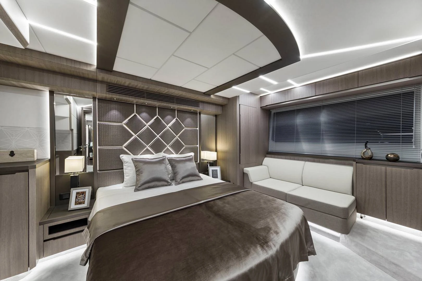 Galeon 640 FLY