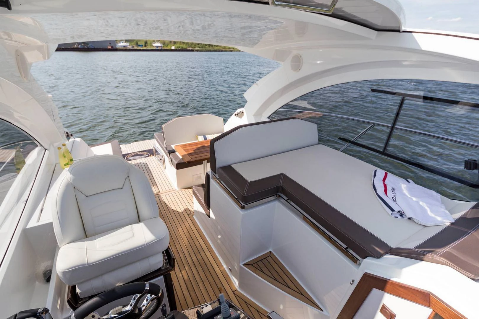 Galeon 335 HTS