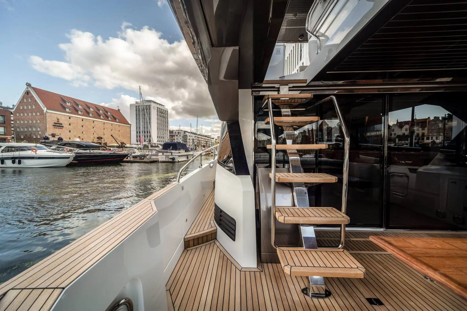 Galeon 700 SKYDECK