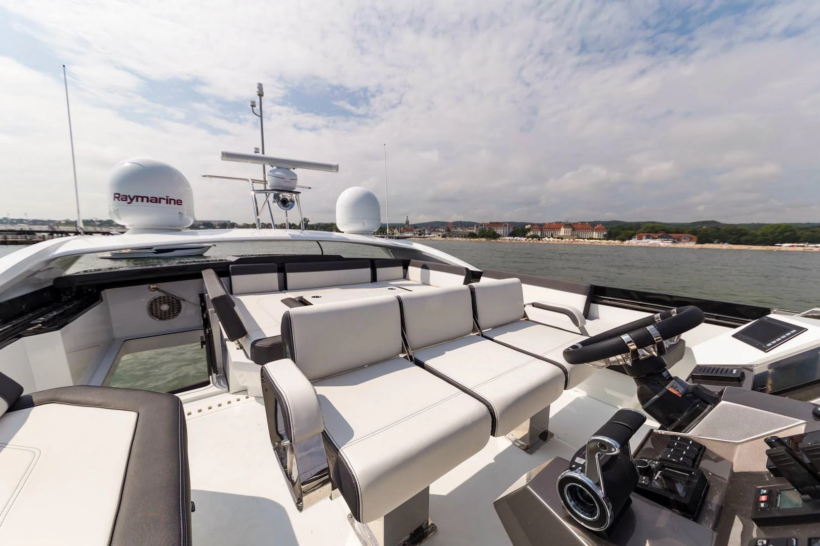 Galeon 650 SKYDECK
