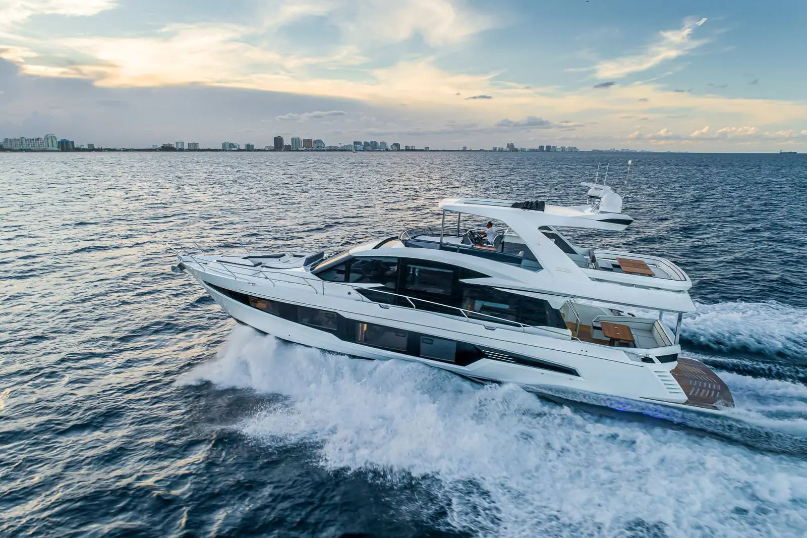 Galeon 680 FLY