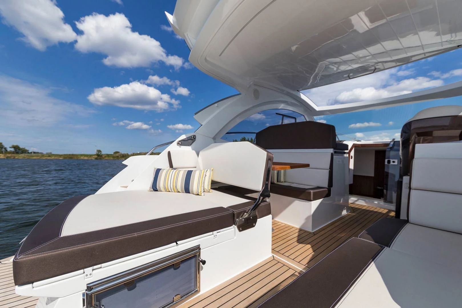 Galeon 335 HTS