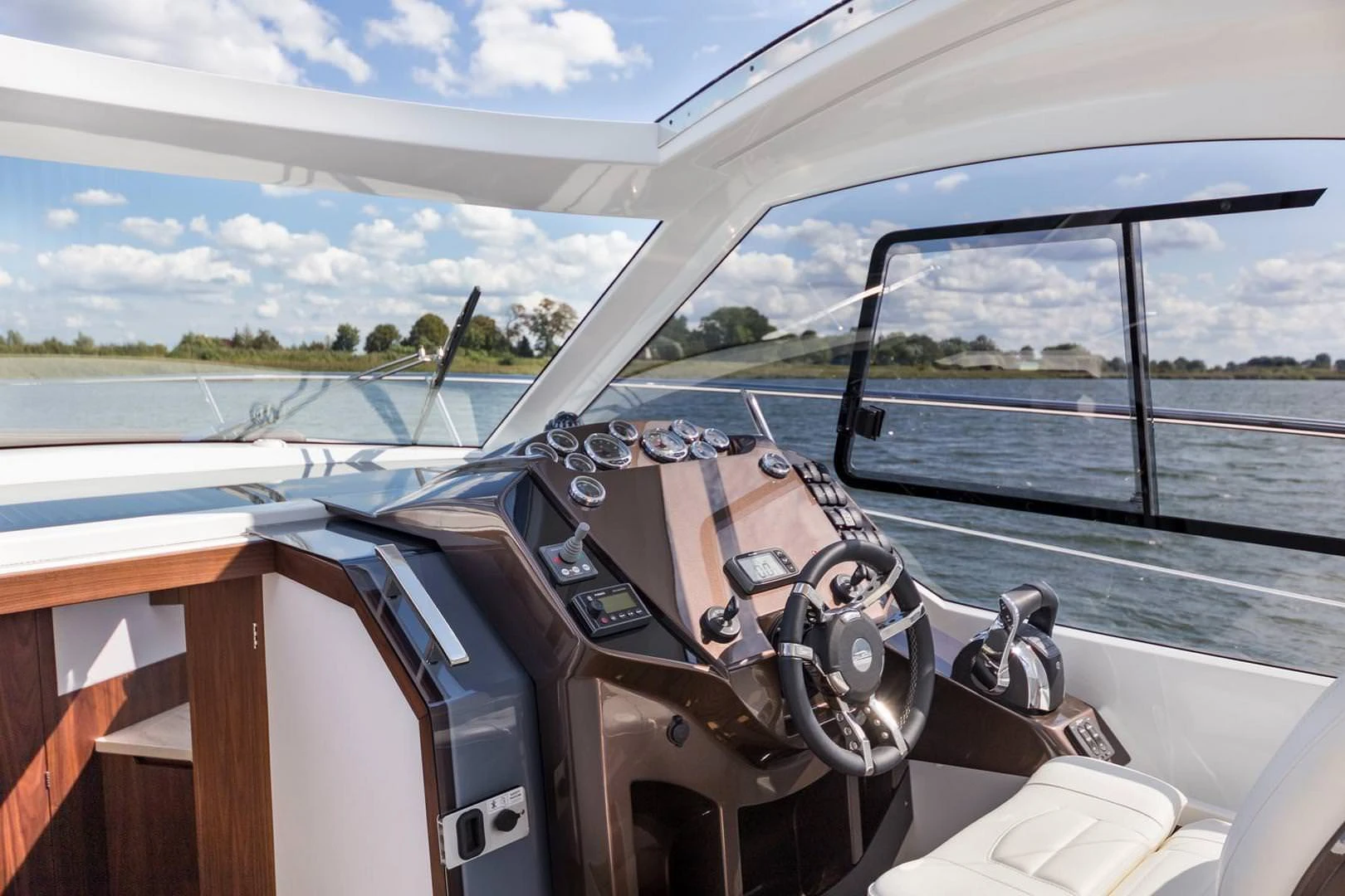 Galeon 335 HTS