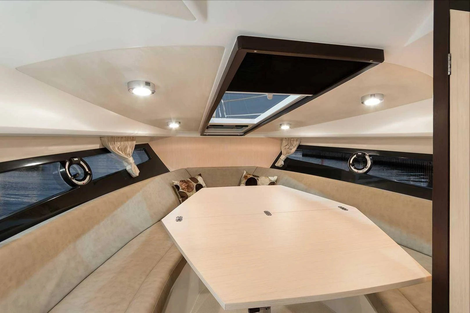 Galeon 305 HTS