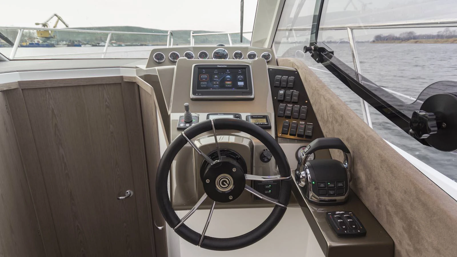 Galeon 310 HTS