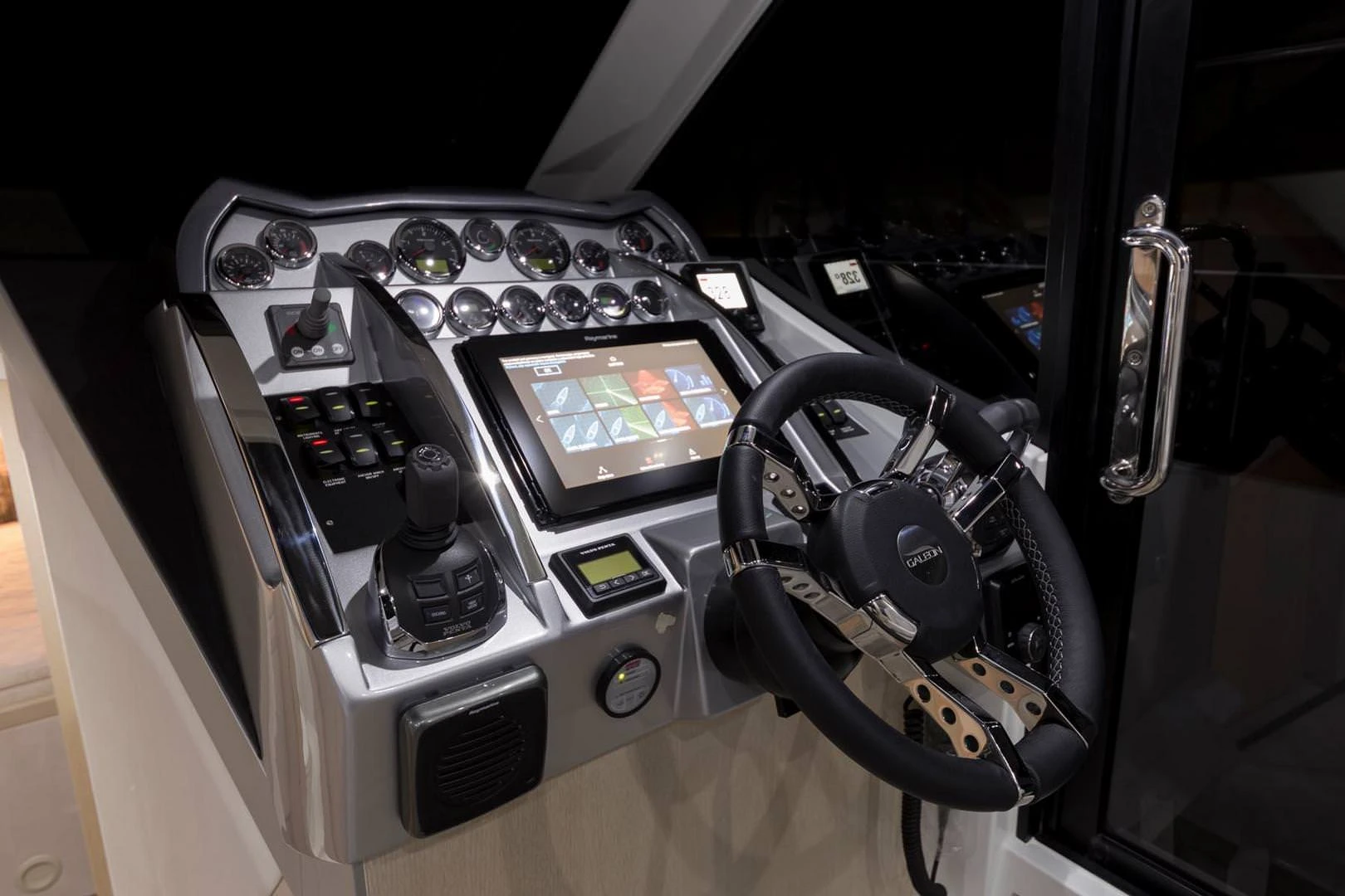 Galeon 370 HTC