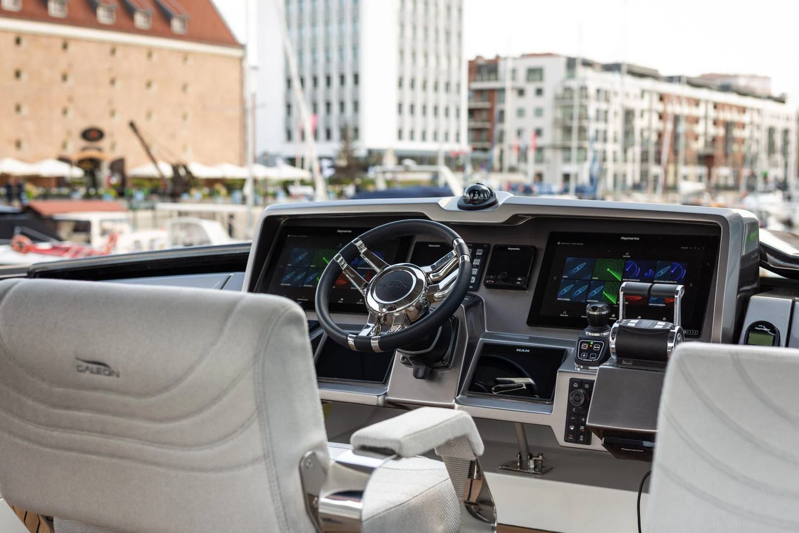 Galeon 700 SKYDECK