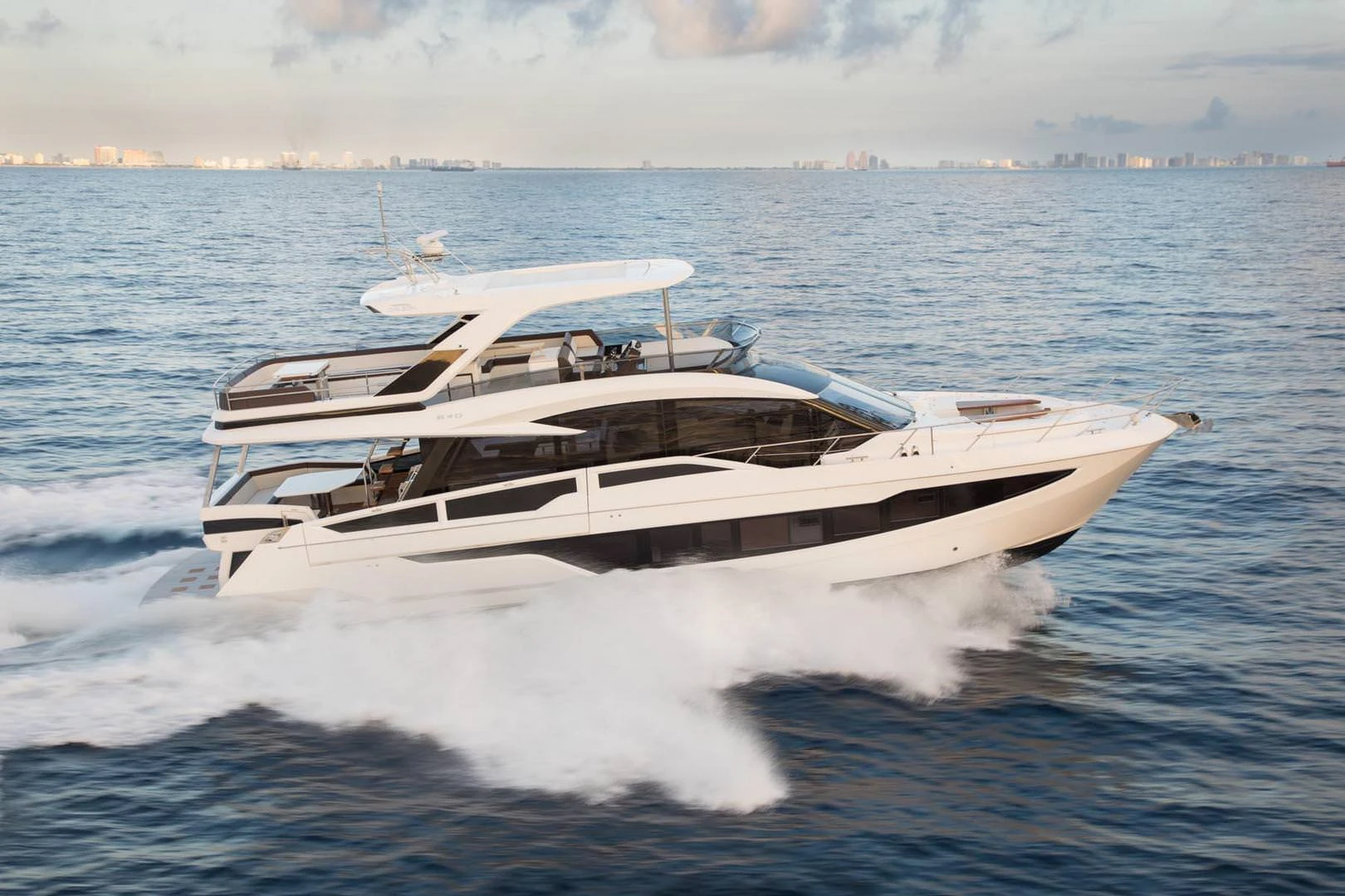 Galeon 640 FLY