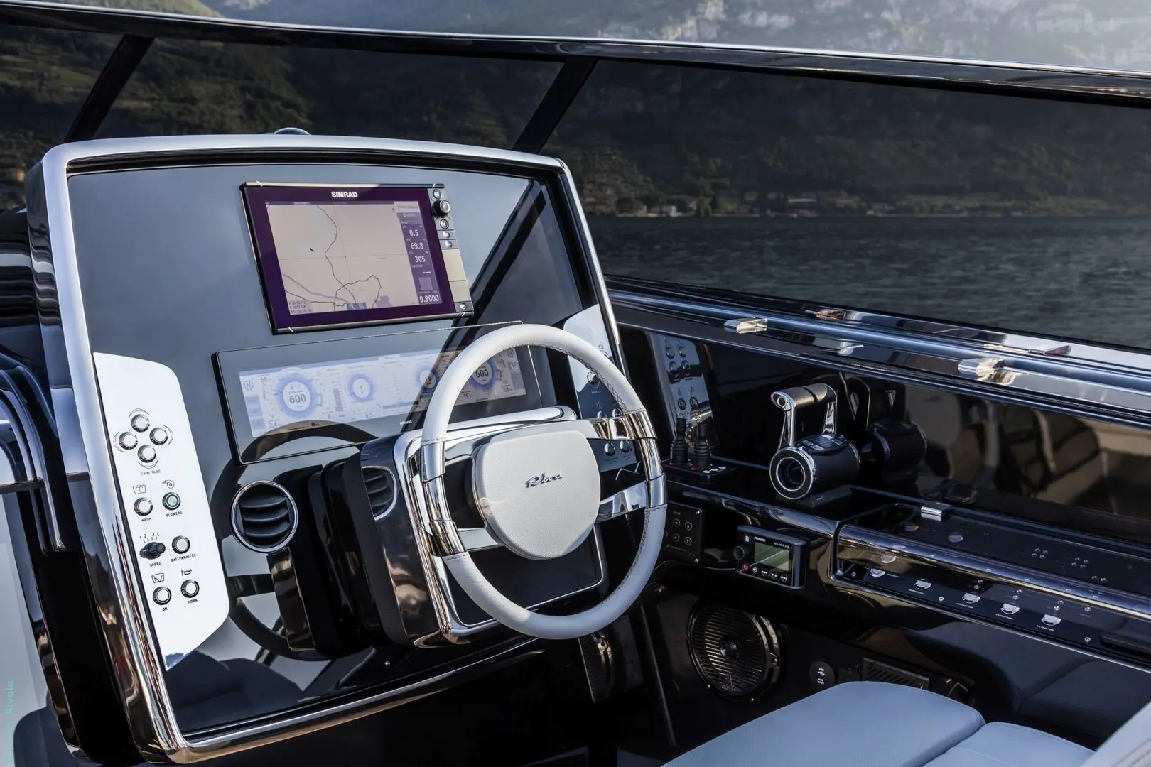 Riva Bahamas V12 1550