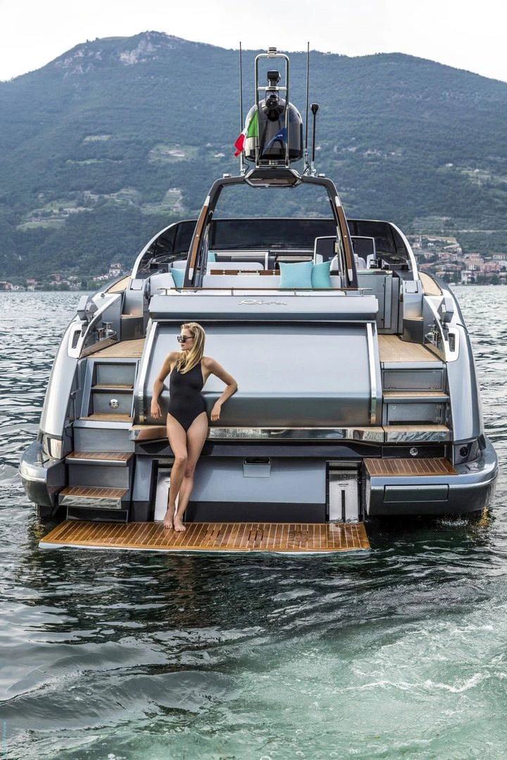 Riva Bahamas V12 1550