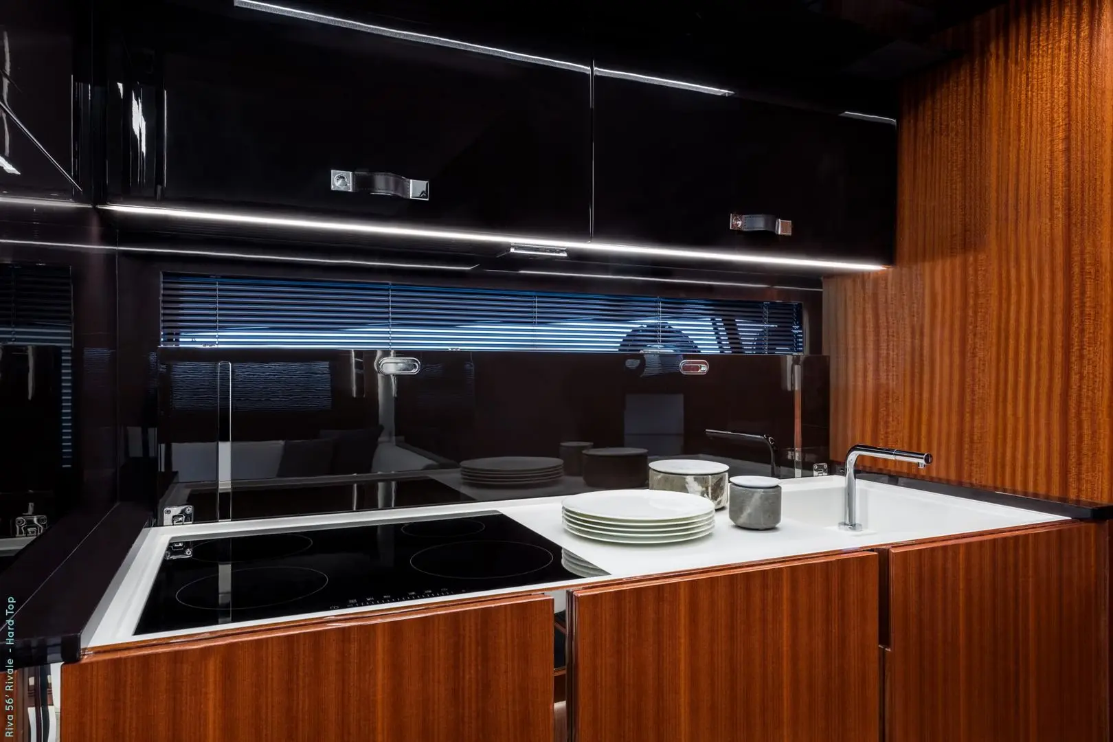 Riva Bahamas V12 1550