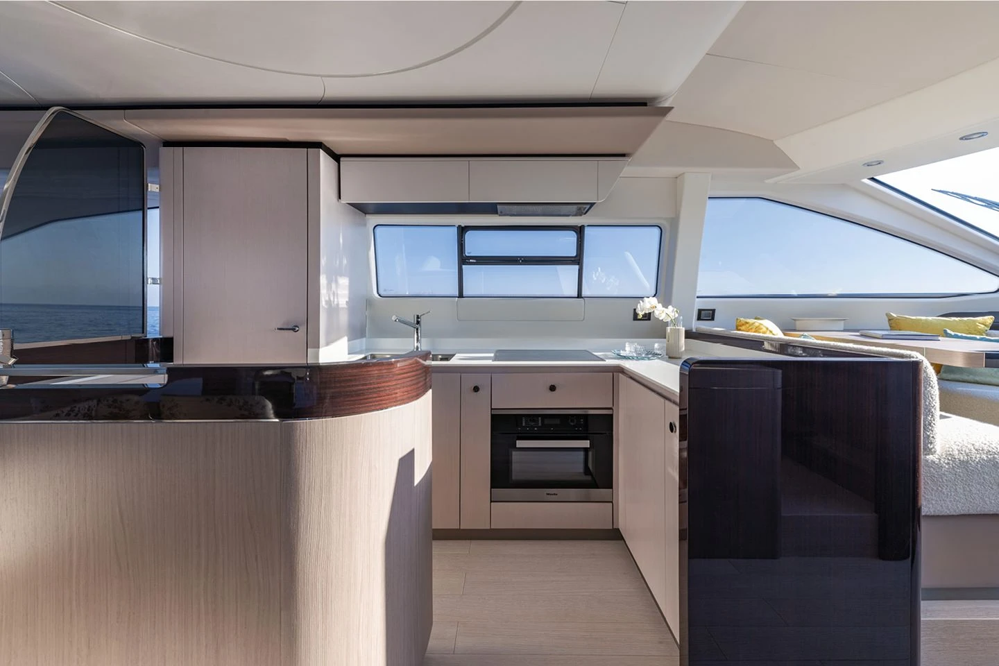 Azimut 72 Flybridge Yacht
