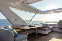 Azimut 72 Flybridge Yacht