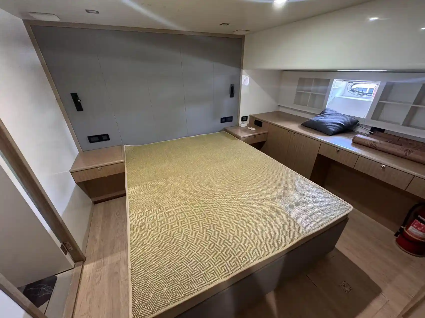 GoldLuck JY700D Luxury Fishing Boat