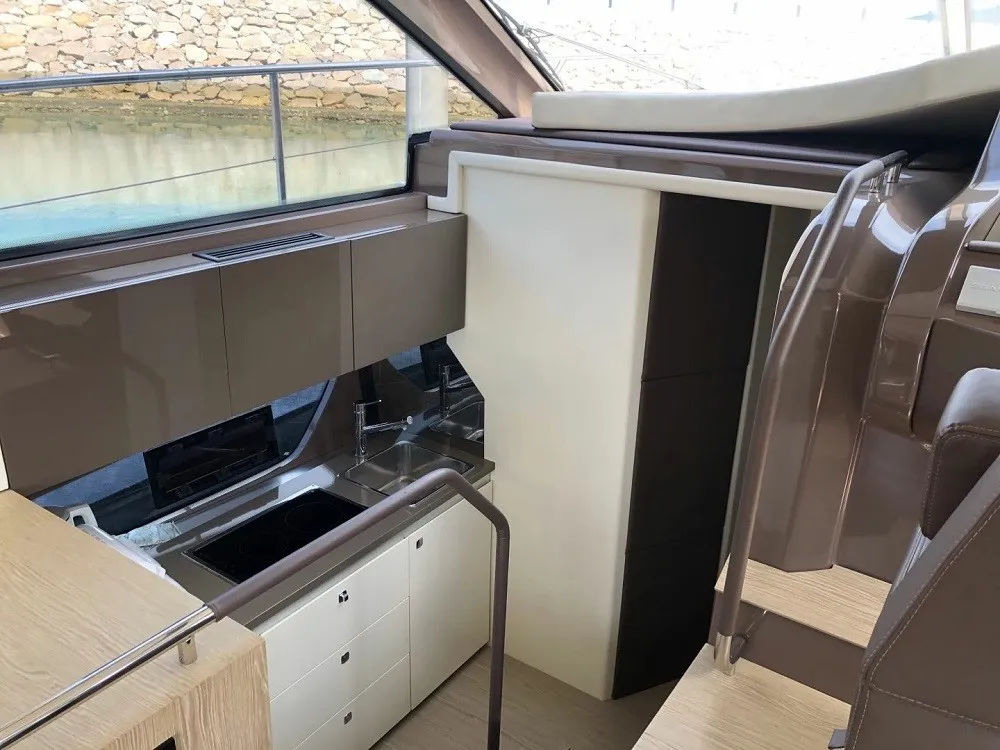 Sessa 42 Flybridge yacht interior