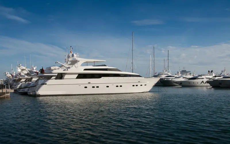 Family Cruise Yacht