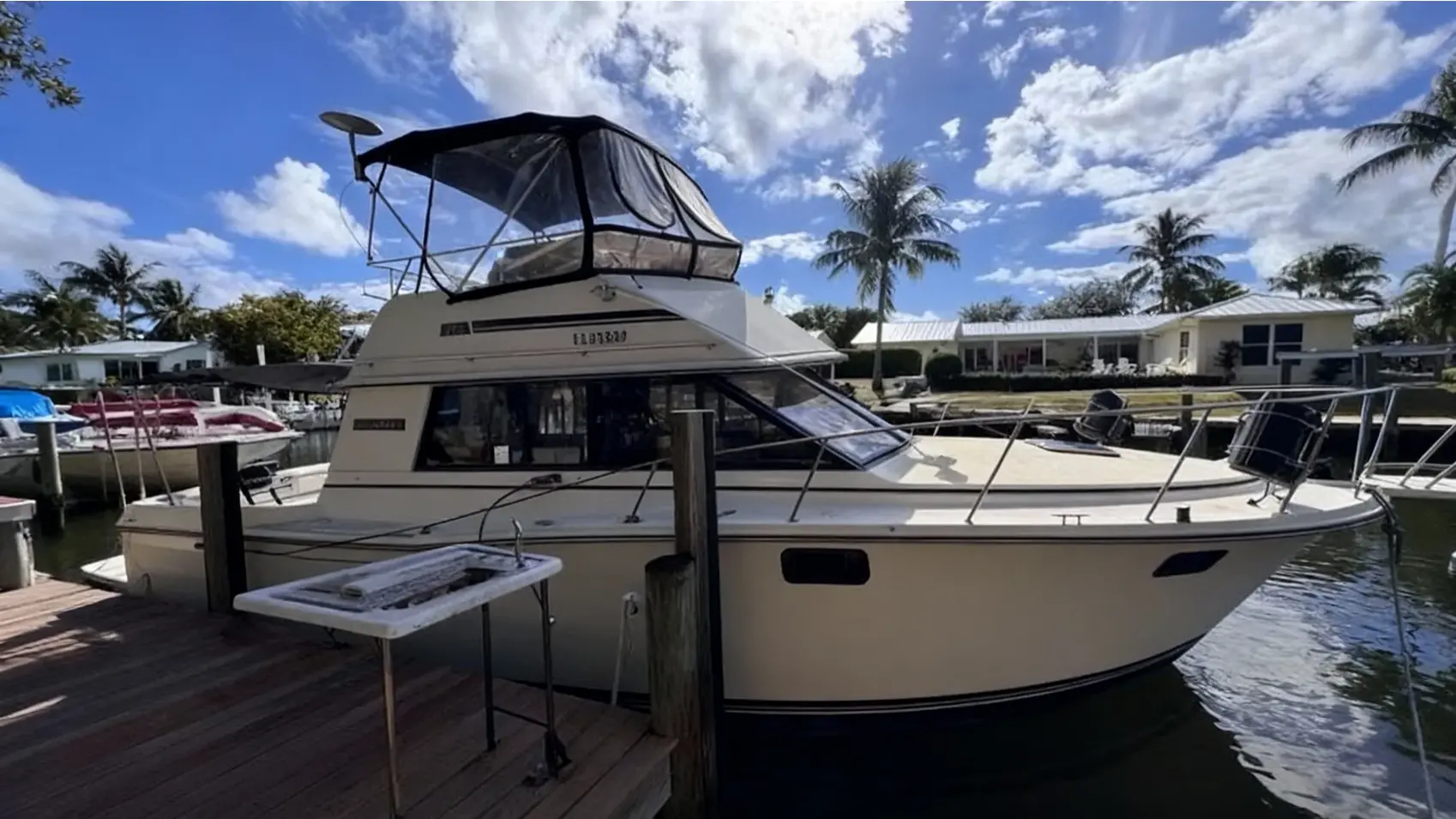1987 Carver 32 Aft Cabin Motor Yacht