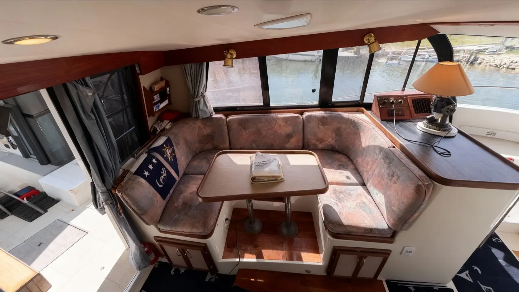 1987 Carver 32 Aft Cabin Motor Yacht