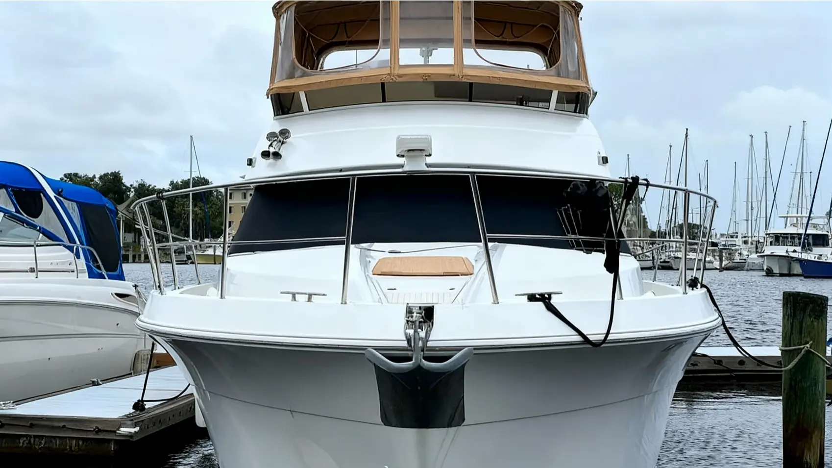 1999 Carver 406 Aft Cabin Motor Yacht