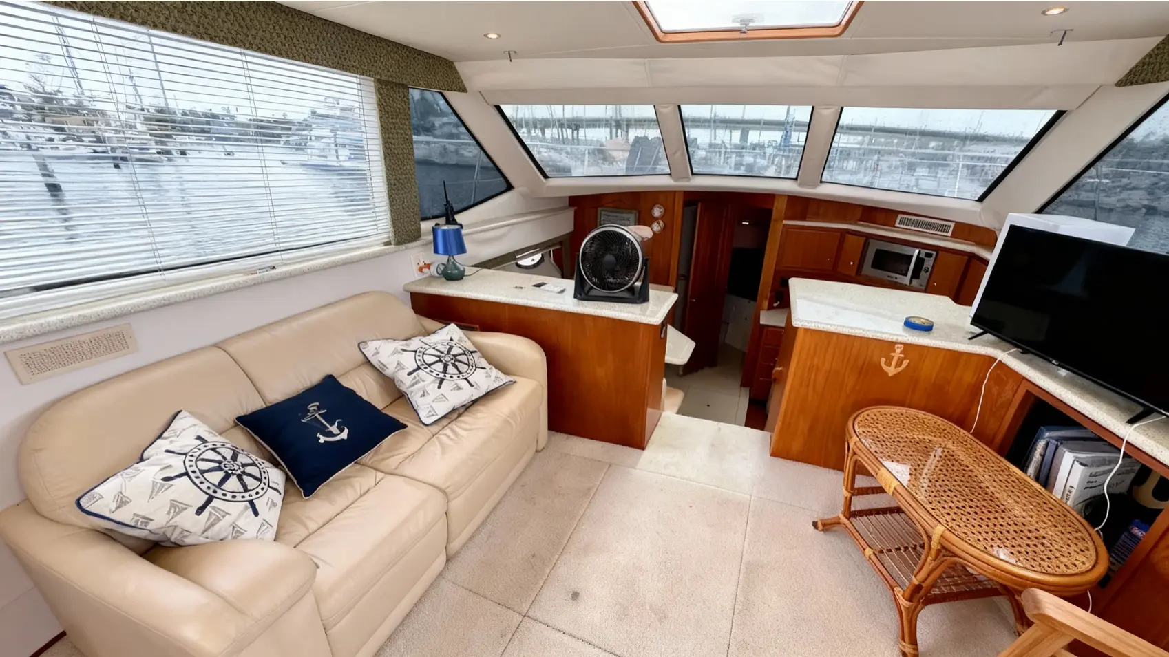 1999 Carver 406 Aft Cabin Motor Yacht