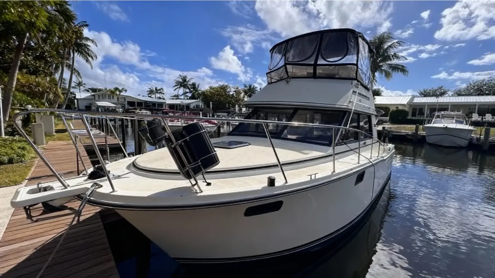 1987 Carver 32 Aft Cabin Motor Yacht