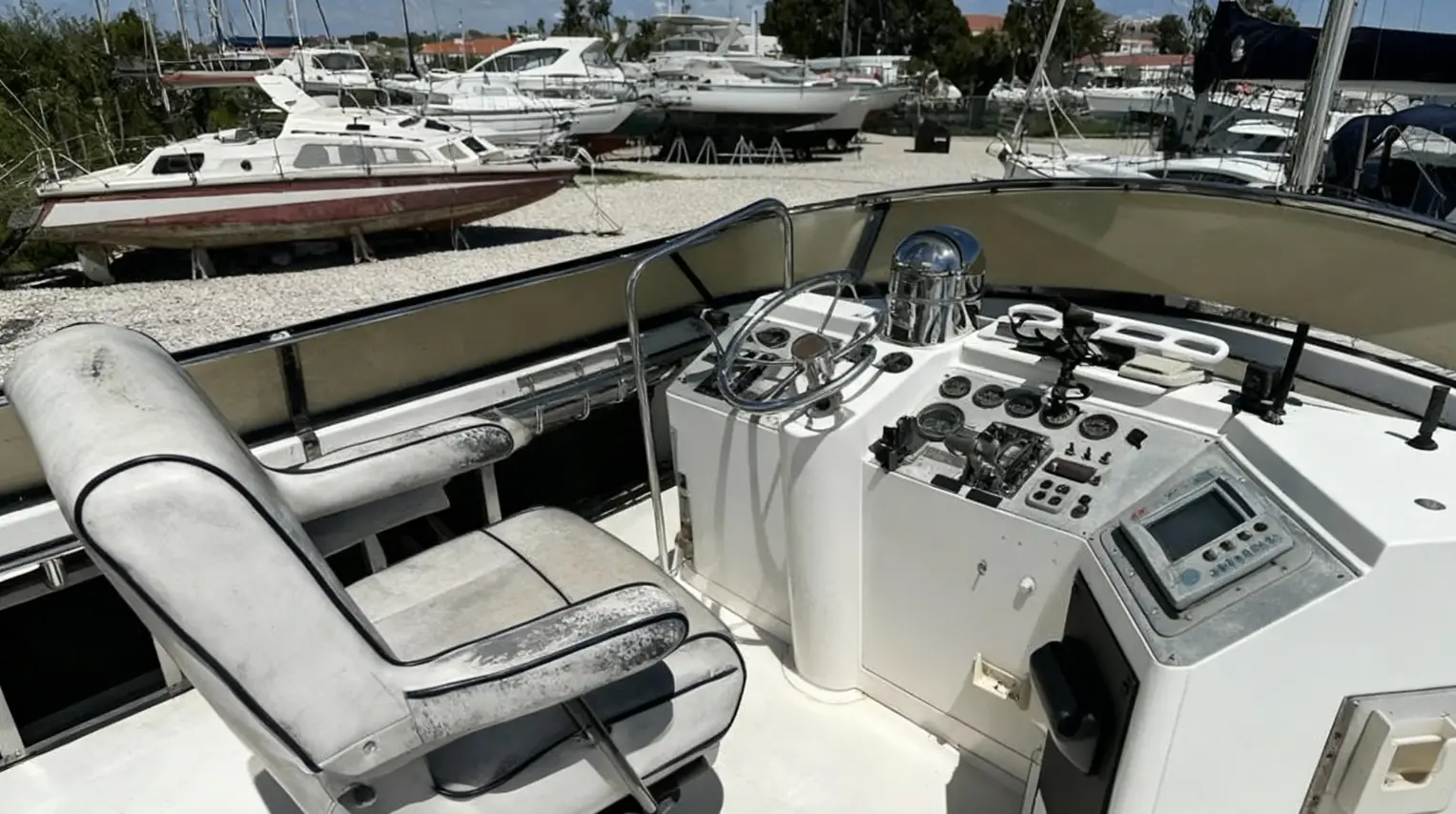 1986 Carver 42 Aft Cabin Motor Yacht